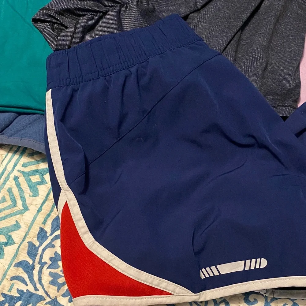 Tek Gear Women's jackets & Hoodies & shorts bundle -size medium - Picture 4 of 7